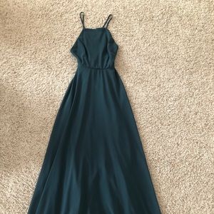 Lulu’s long emerald green dress